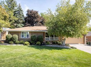 19 Avon Dr, West Seneca, NY 14224