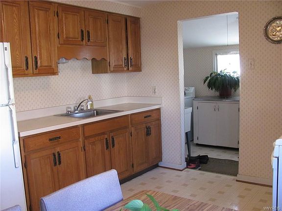 3rd image of 64 Kelvin Dr
