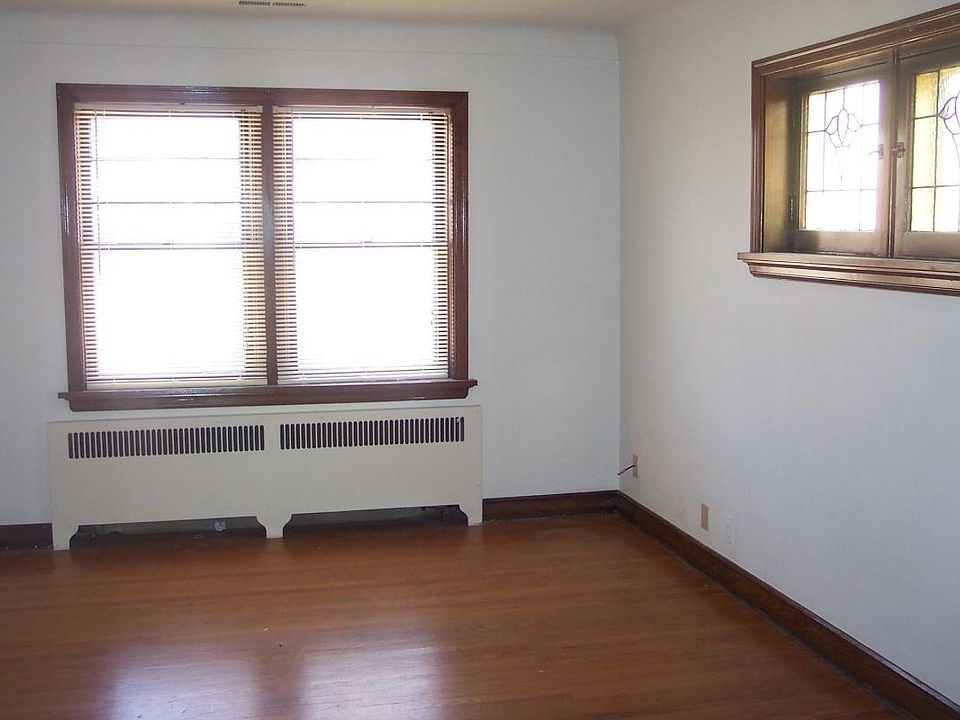 2nd image of 5450 Rhodes Ave #A