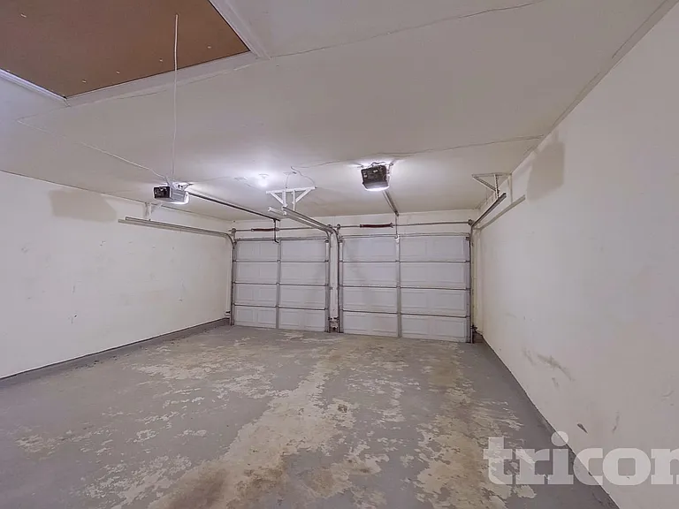 805 Clover Hill Ln — Photo 21