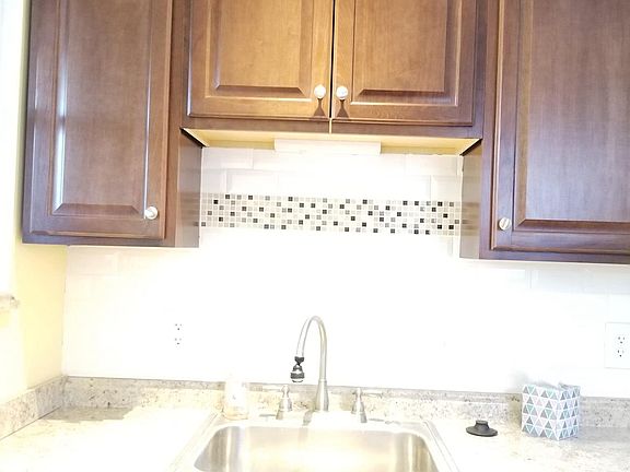 Cheerful Kitchen Ample Storage & Work Space