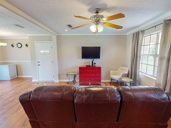 3rd image of 194 Drury Ln