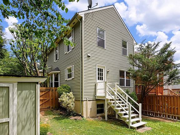 3rd image of 5816 Waterdale Ct