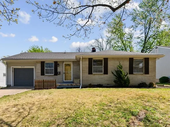 8125 Summit St, Kansas City, MO 64114