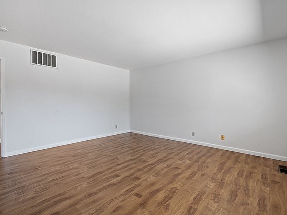 3rd image of 1085 Nottingham Pl
