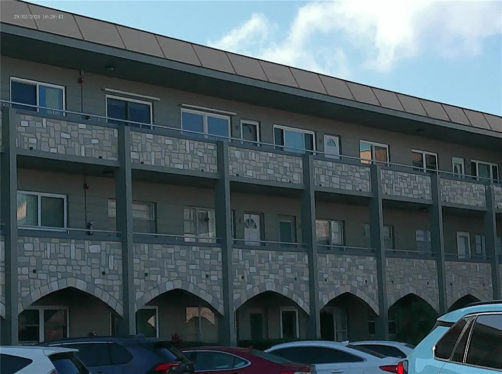 2 bed, 2.0 bath, 1100 sqft, $1,725 — Photo 1