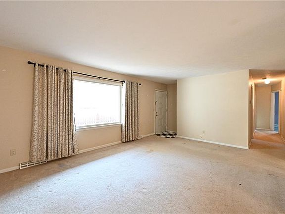 3rd image of 214 Vinewood Dr