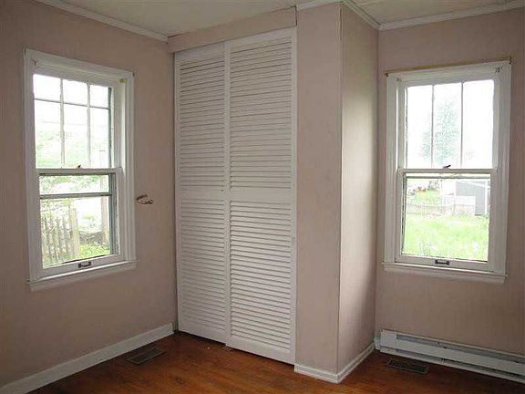5th image of 4044 Barbee St