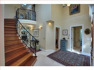 4th image of 849 Melville Ave
