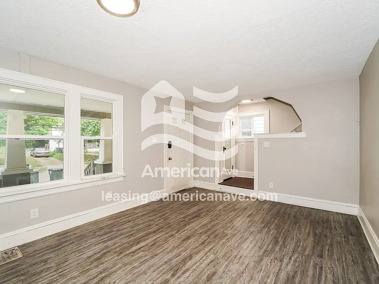 1086839_002_living_room_13846688.jpg
