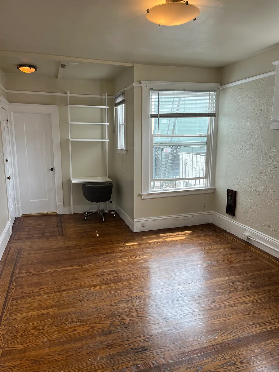 Building Photo - 1375 California St #104
