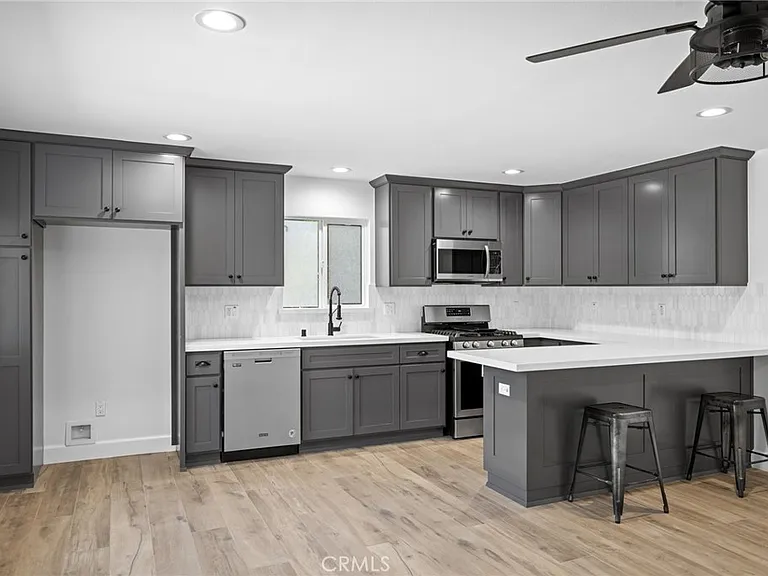 13721 Pierce St — Photo 9