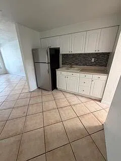 2 bed, 1.0 bath, 1663 sqft, $1,800 — Photo 3