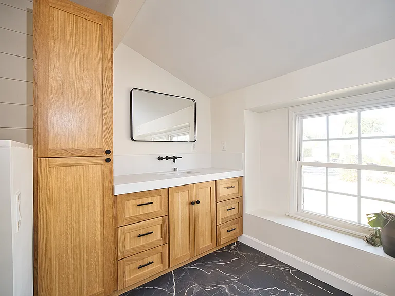 23220 Sylvan St — Photo 21