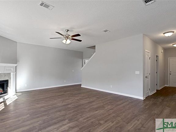 3rd image of 30 Covey Ln NE