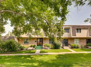 689 S Zinnia Ct, Lakewood, CO 80228