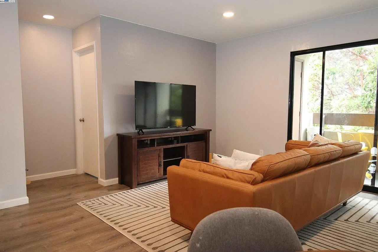 424 Orange St — Photo 2