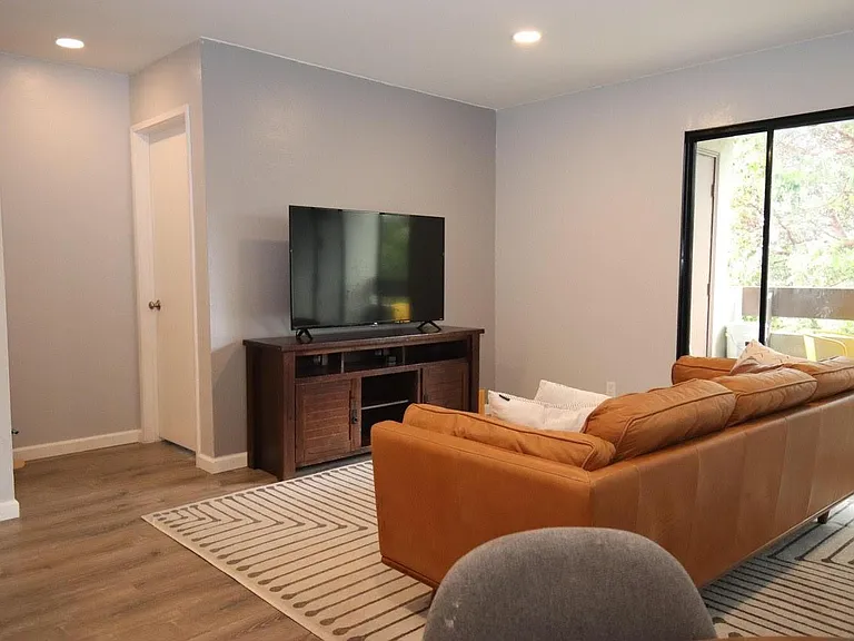 424 Orange St #204 — Photo 8