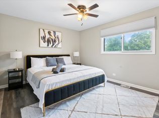 33W067 Bonnie St, St Charles, IL 60174