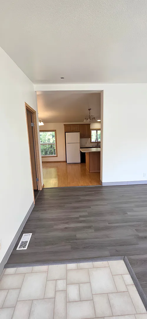 Cozy 3-Bedroom, 2-Bathroom Mountain View Rental with Heated 2 Car Garage Available Now! — Photo 2