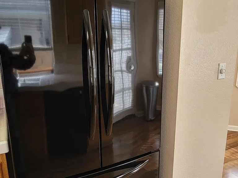 3143 Mariposa Ave — Photo 5