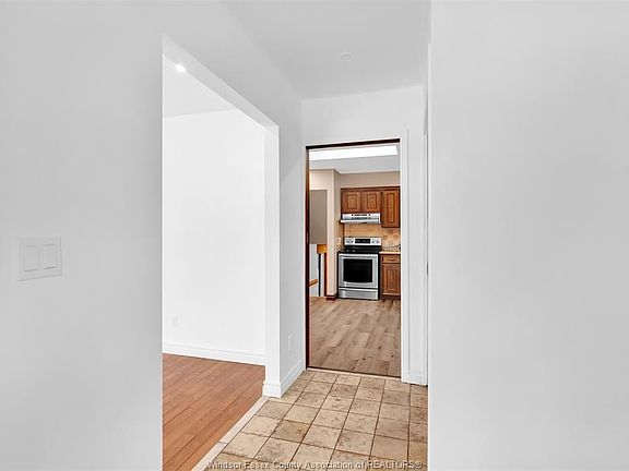 4th image of 435 Shawn Ave