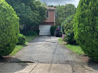 1733 Hancock St, Hewlett, NY 11557