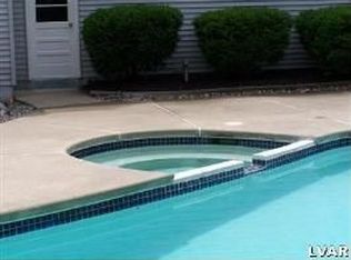 208 Applewood Dr, Easton, PA 18045