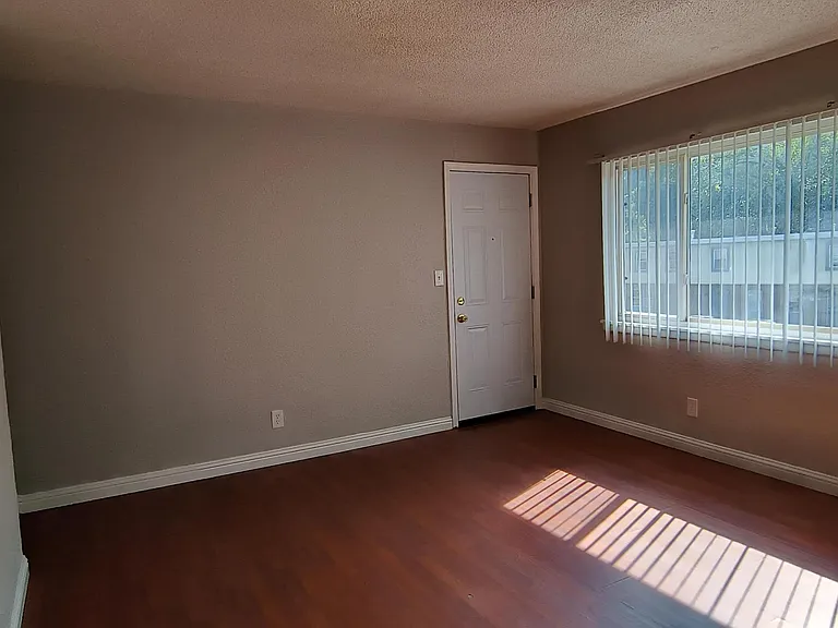 1527 N 55th Dr — Photo 33