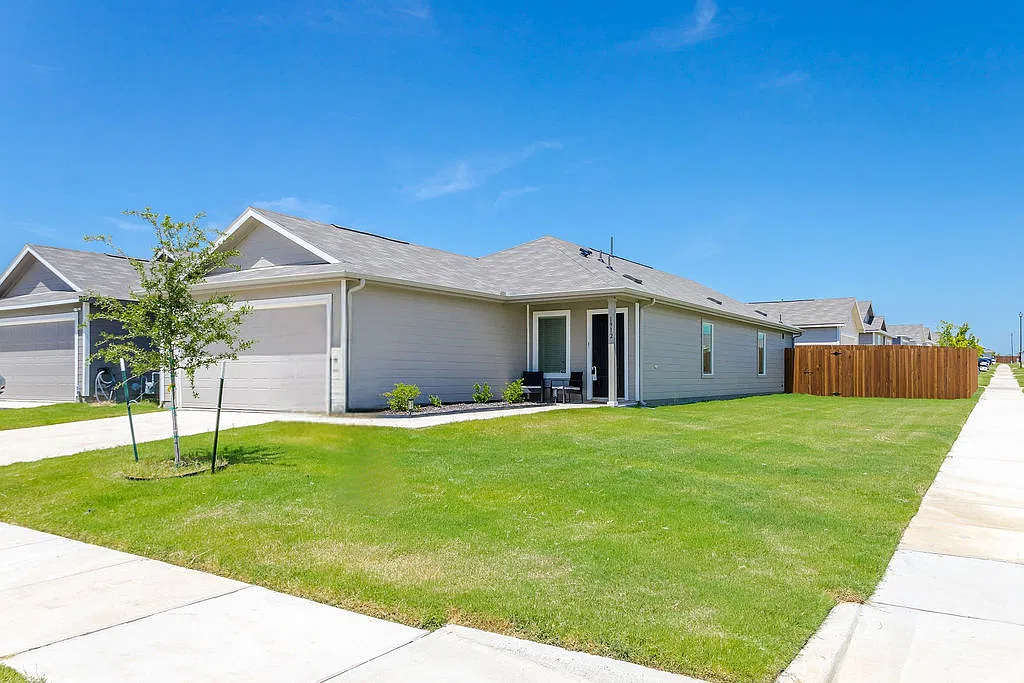 3 bed, 1411 sqft, $1,895 — Photo 4