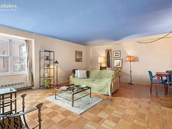 4th image of 568 Grand St APT J1803
