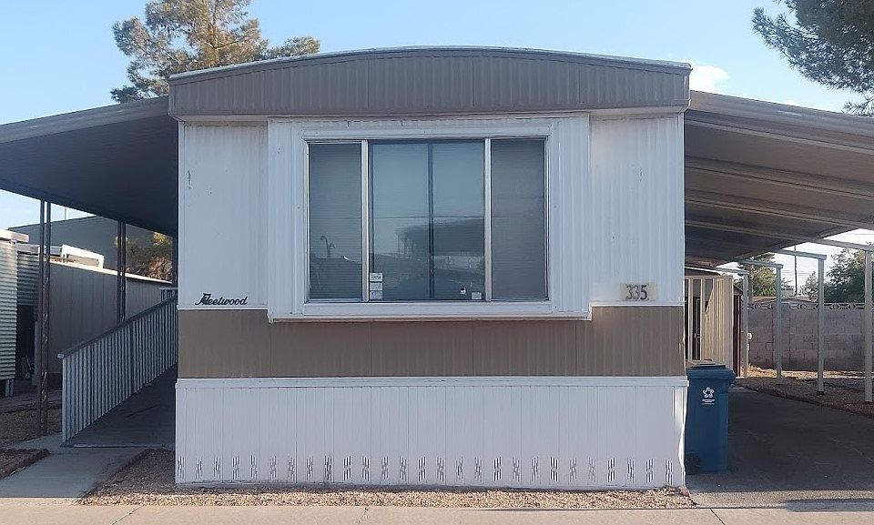 Beautiful Home with desert lan
