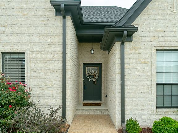 4th image of 809 Saint Johns Blvd