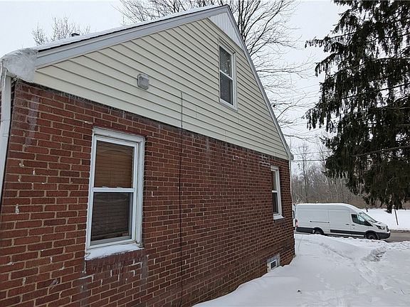 2nd image of 1512 Forest Ave SE