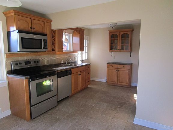 3rd image of 115 W Foundry St