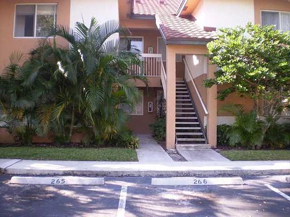 3rd image of 724 NW 91st Ter #724