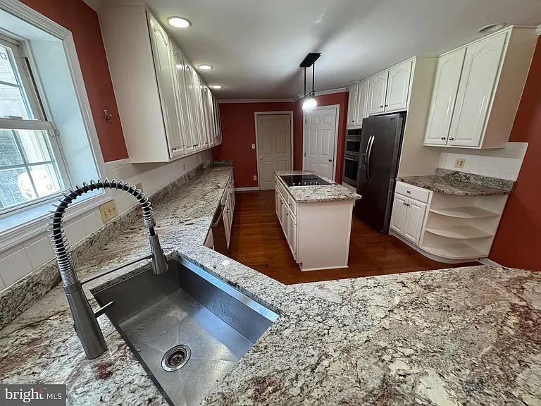 317 W Seminary Ave — Photo 6