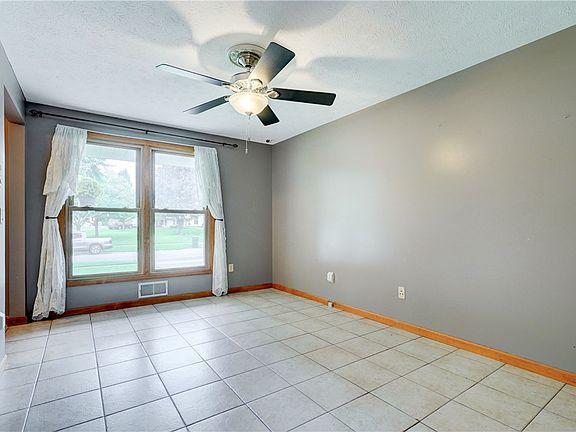 5th image of 31 Turtle Creek Ln