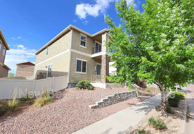 2562 Ellingwood Dr — Photo 2