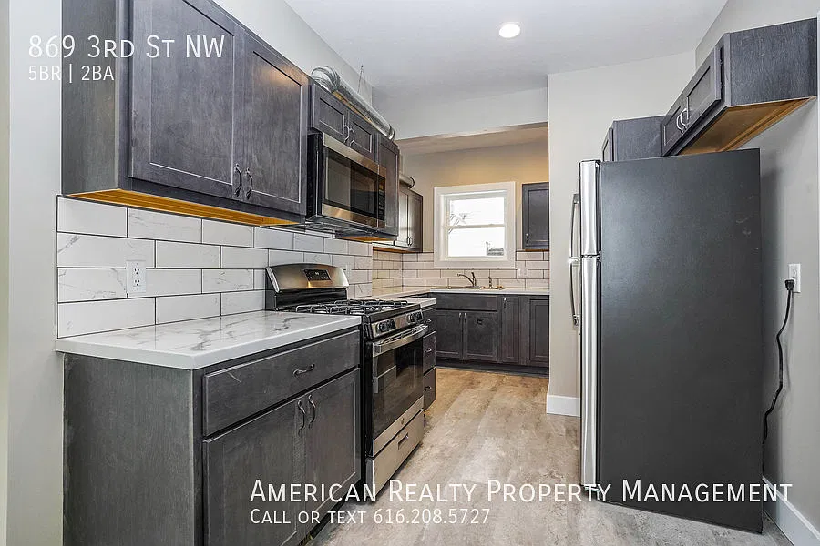 5 bed, 2300 sqft, $2,850 — Photo 3
