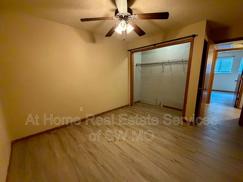 2 bed, 1.0 bath, $930 — Photo 4