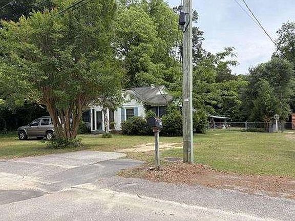 3rd image of 678 Robinson St