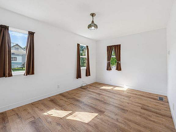 3rd image of 251 Dupont Ave NE