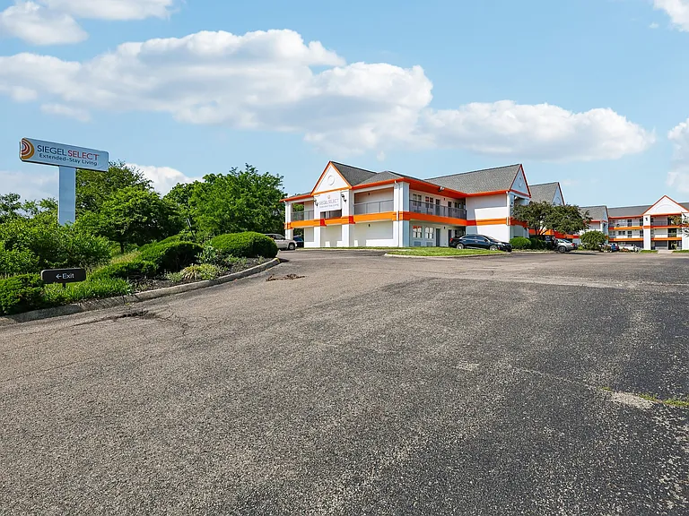 11457 Chester Rd — Photo 26