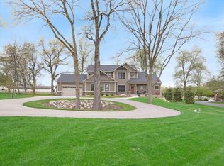 1255 Old Oak Hill Dr, Ada, MI 49301