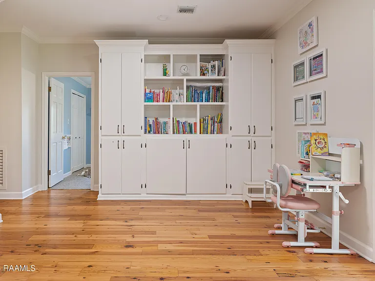 2407 E Broussard Rd — Photo 25