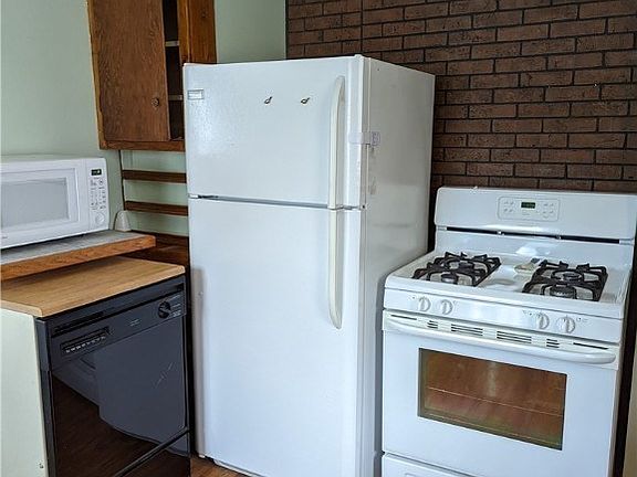 5th image of 50 Willowdale Dr