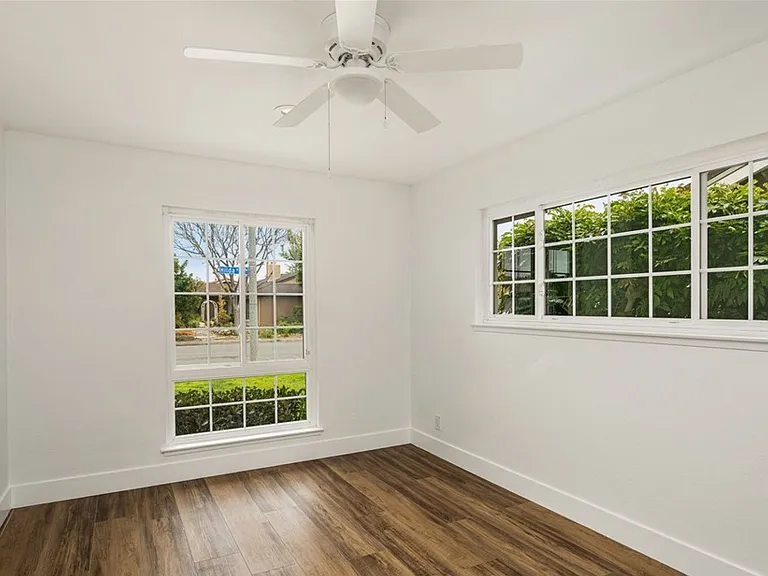 938 S Chaucer St — Photo 18
