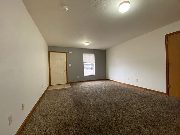 5th image of 265 Woodridge Ct APT A