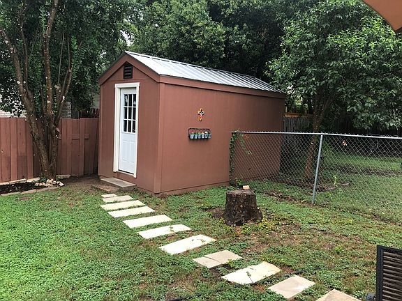 2nd image of 518-A/B Bow Ln